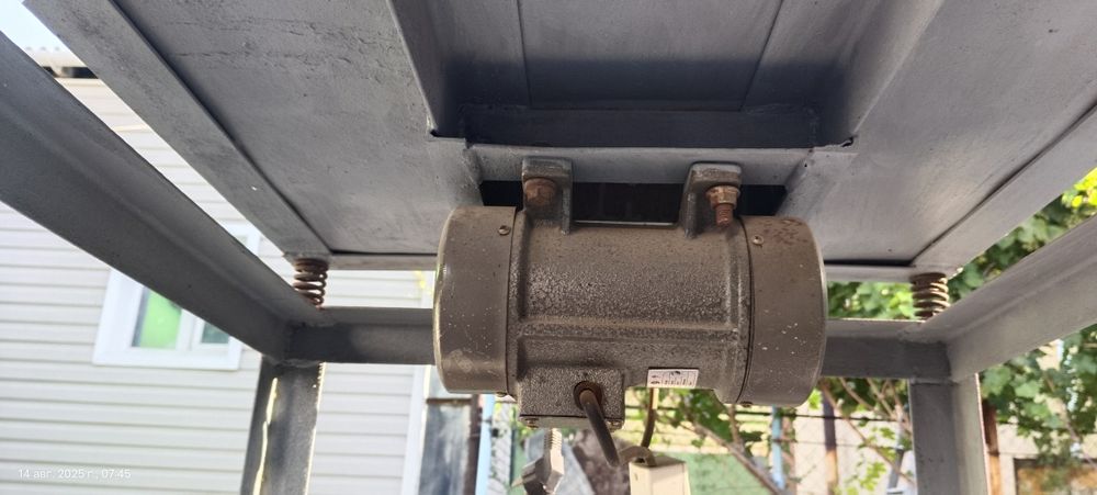 Продоется новый вибростол. Размер 70х70х85