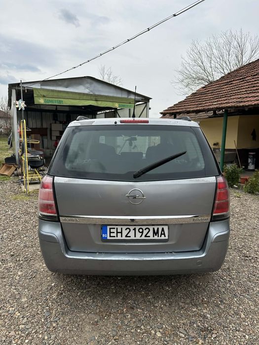 Продавам Opel Zafira