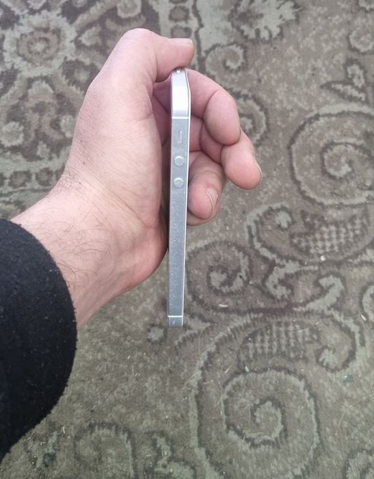 Iphone 5 SE xolati yaxshi