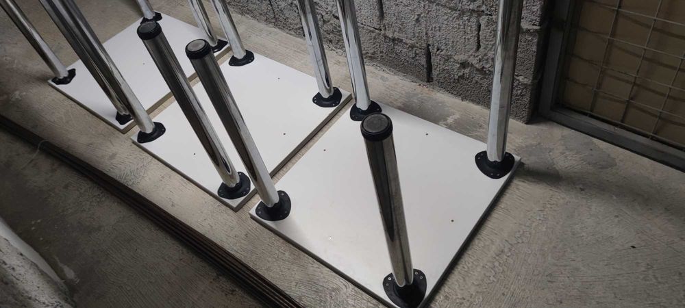 Livrare gratuita! Masa rezistenta, cu picioare metalice reglabile