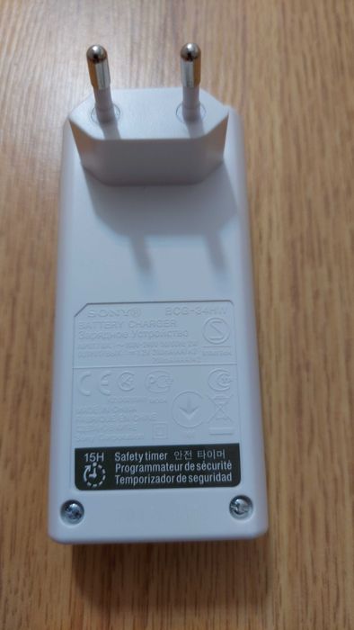 Încărcător de Acumulatori (baterii) Sony BCG34HW2RN