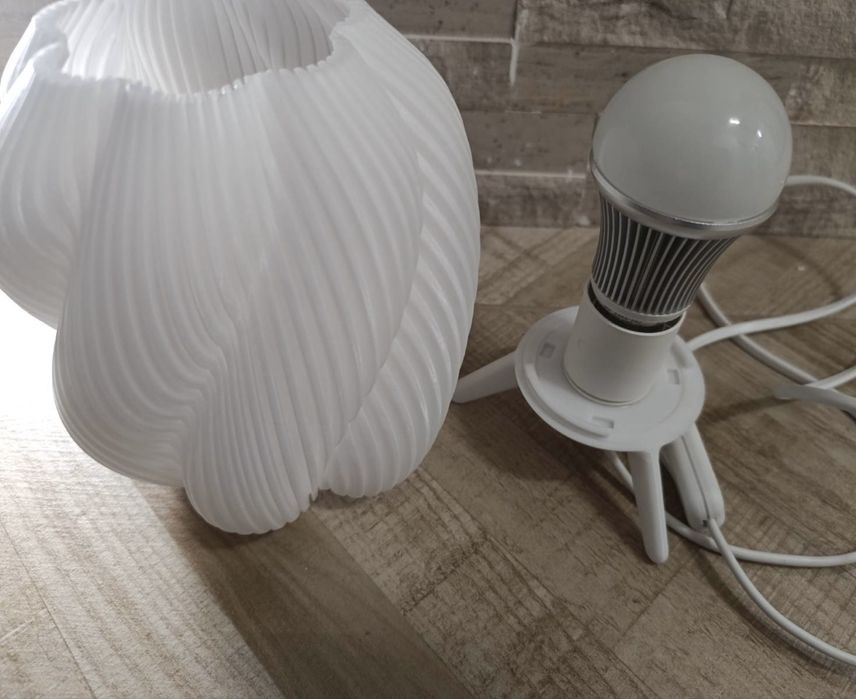 Veioza moderna imprimata 3D