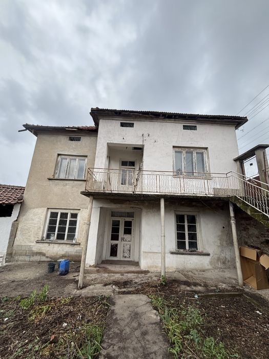 Къща в село Писарово на 29км от гр Плевен