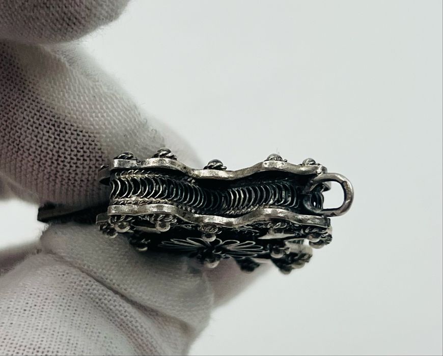 Филигранена невероятна висулка кръст и цвете с рубин