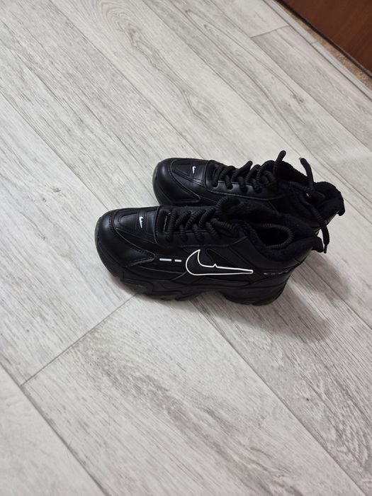 Черные кроссовки Nike (утепленные)