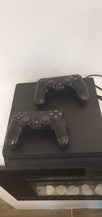 Ps4 console sale with 2 controllers