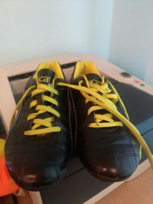 Футболни  бутонки