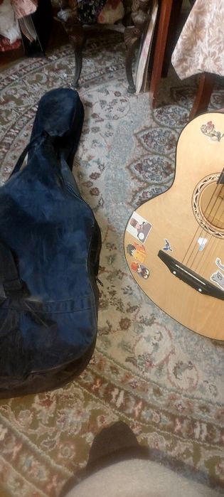 Продается гитара  Шести струнное