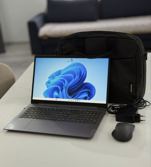 Продам ноутбук новой модели в полном комплекте