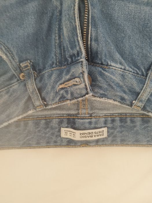 Бели и светло сини дънки на Zara