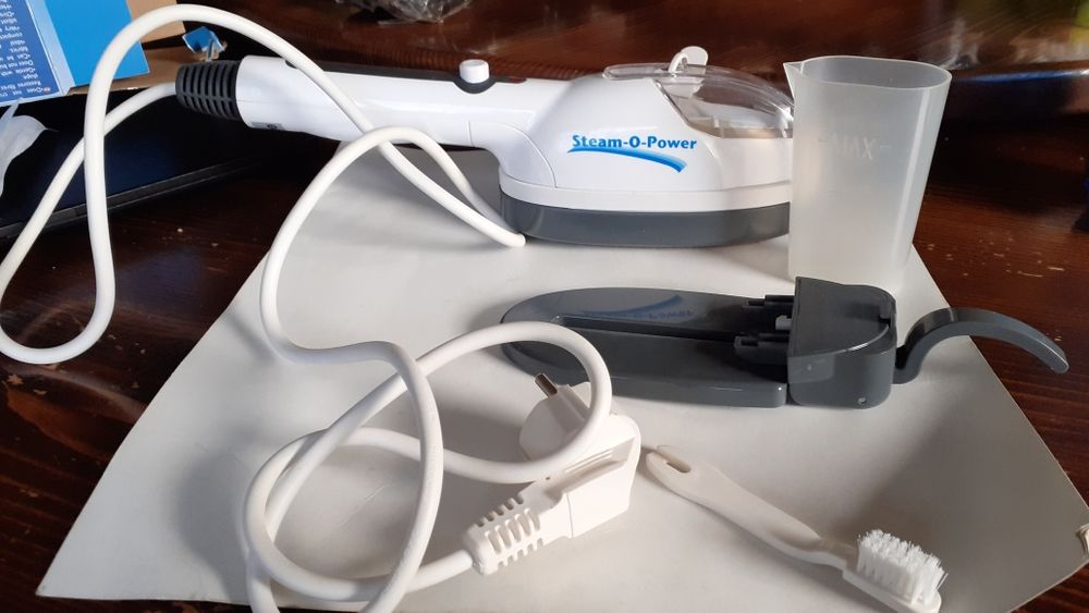 Уред за вертикално гладене с пара