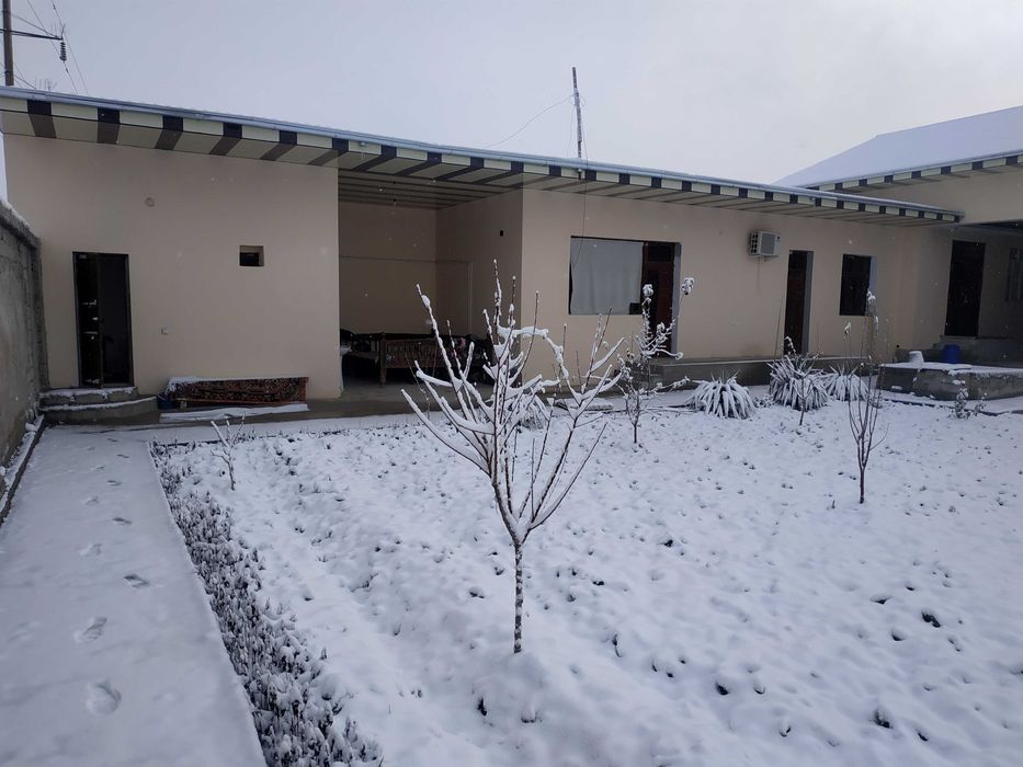 Srochna uy sotiladi 5 sotix 6 xona