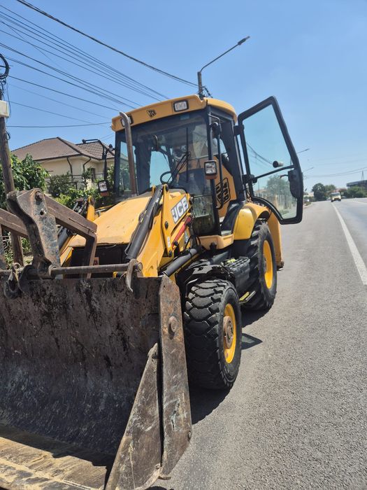 Dezmembrez buldoexcavator jcb 3 cx