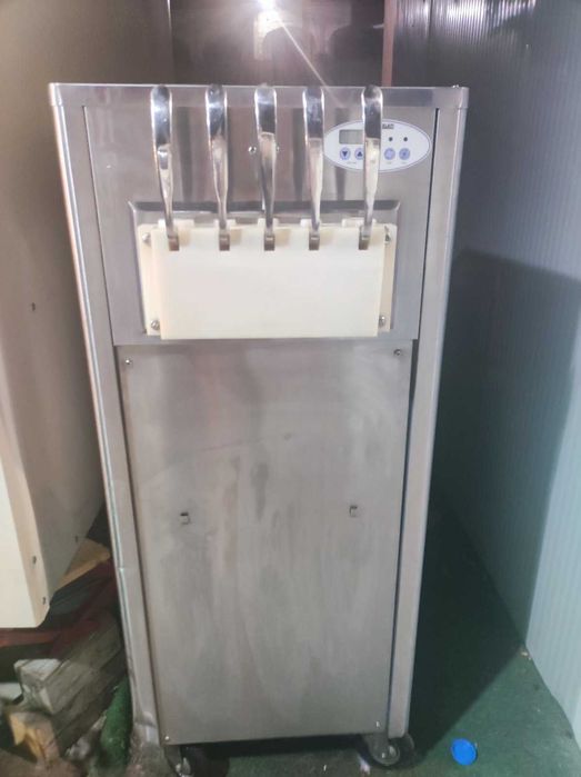 Италианска сладолед машина