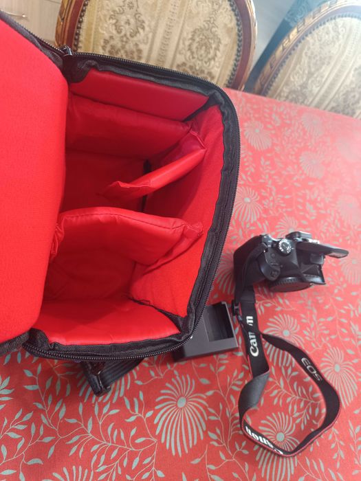 Тяло на Canon EOS 1300D+чанта