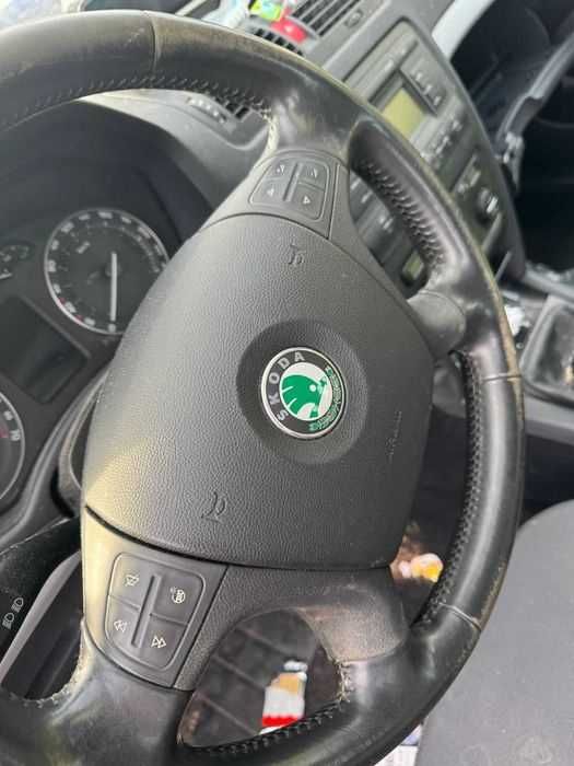 Piese Skoda Octavia 2 non facelift - negru - Bara fata , capota motor , trager , motor 1.9 TDI 105cp cod BKC , aripi usi manuala 5 trepte cutie JCR