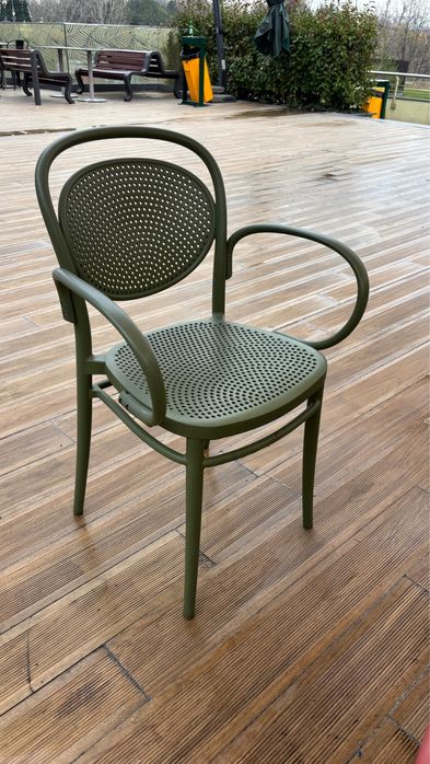 Scaune din plastic – joase și de bar | terasă / HoReCa