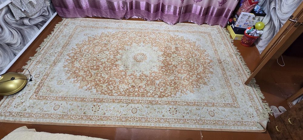 Продам ковёр шелковый 235 см × 340 см  за 25 тыс