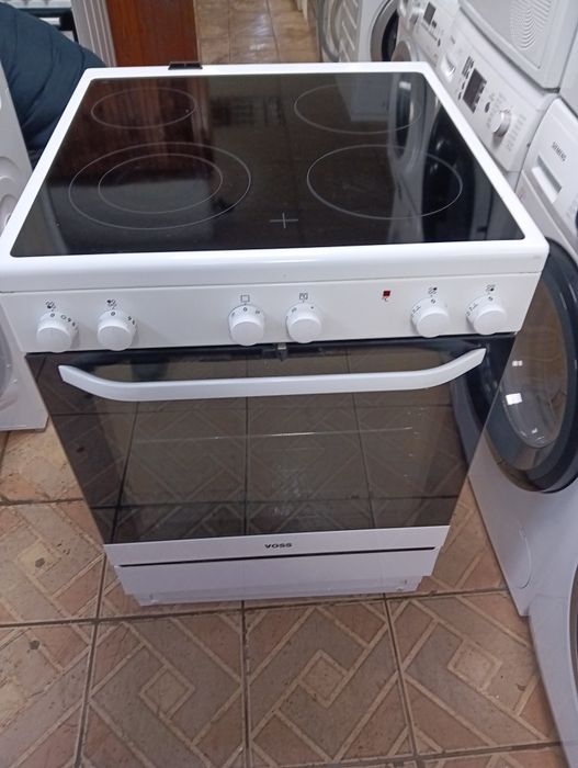 Свободно стояща печка с керамичен плот VOSS  с две години Гаранция!