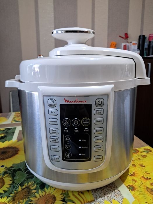 Мултикукър за готвене Moulinex CE505A10