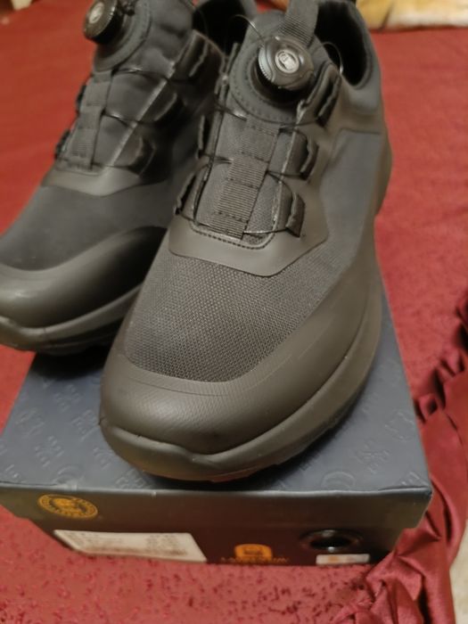 Продам кроссовки