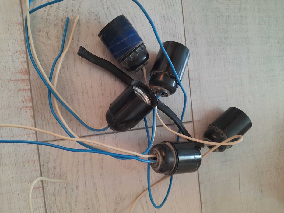 Потрон для тока света