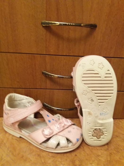 Продаются детские вещи куртка, ботинки, сандади