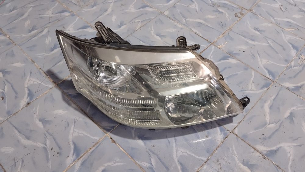 Фара Тойота альфард