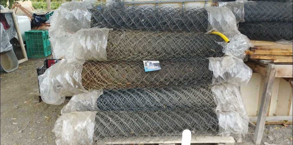 Бетонови, циментови колове и оградна мрежа