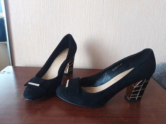 Женская обувь и шапка