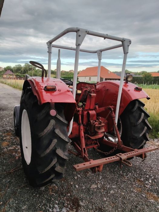 Tractor International 724 cu încărcător frontal