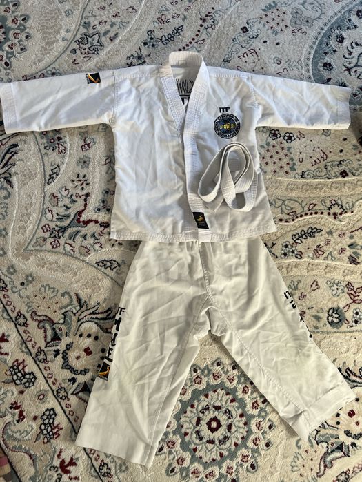 Костюм на таэквандо