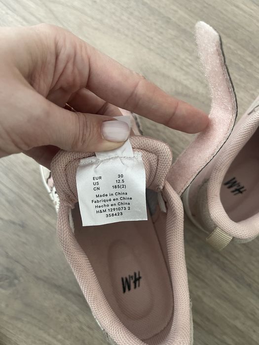 Adidasi fetite H&M