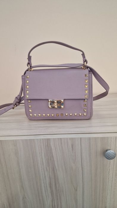 Дамска чанта в лилаво