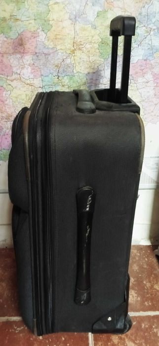 Куфар с дръжка на колела