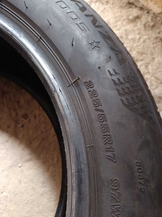 Гуми 225/55/17. Bridgestone 2бр 6mm грайфер