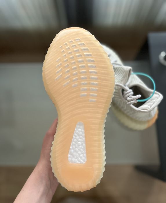 Adidas Yeezy Boost 350 V2 Hyperspace