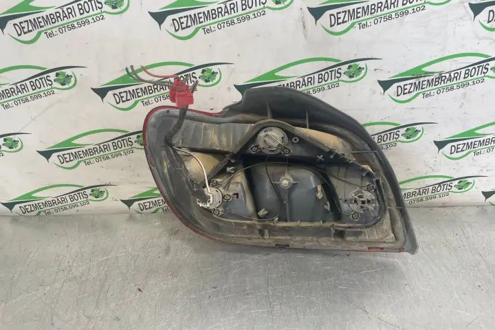 Lampa / Tripla stop dreapta pe aripa Toyota Yaris 2000 1.0 MT (68 hp)