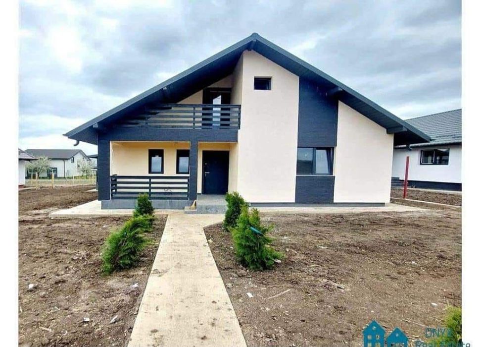 Vand case pe structura metalica si panouri sandwich