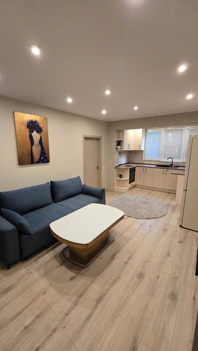 Дава се под наем Тристаен апартамент в Варна, ВИНС - 65 кв.м за 714 € - Снимка #2