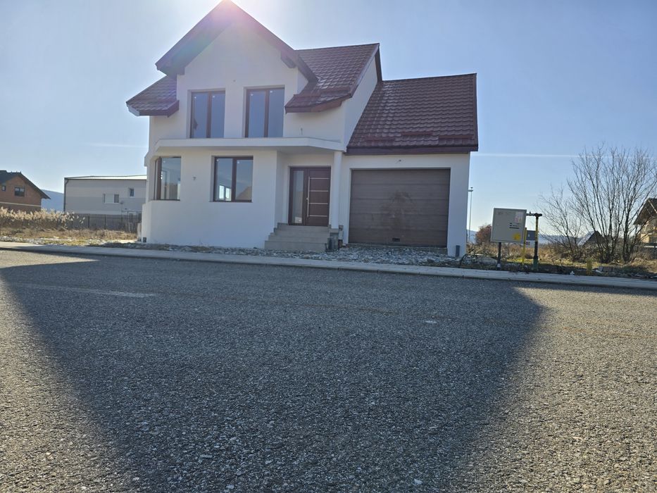 Vând casă Parter+Mansarda Finisata