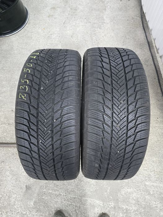 2 Броя 235/50/19 Bridgestone 7,5mm