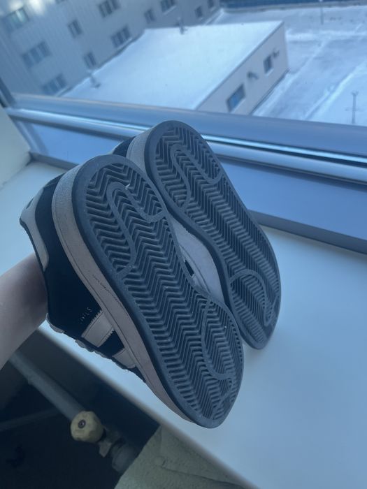 Продам кроссовки