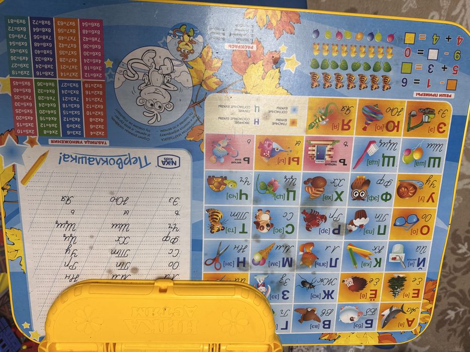 Детский стол б/у и есть мольберт детский двухстороний