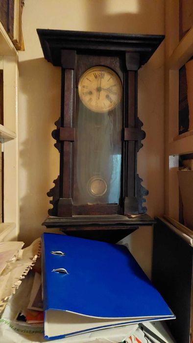 Pendulă de vânzare (nefuncțională)