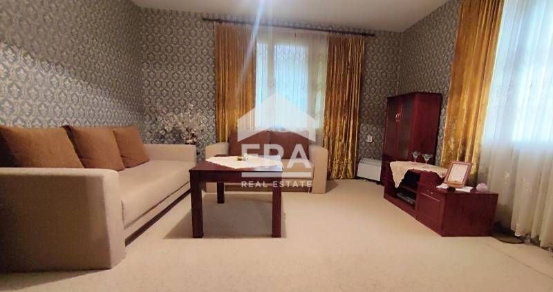 Kъща в гр. Сапарева баня с двор и гараж