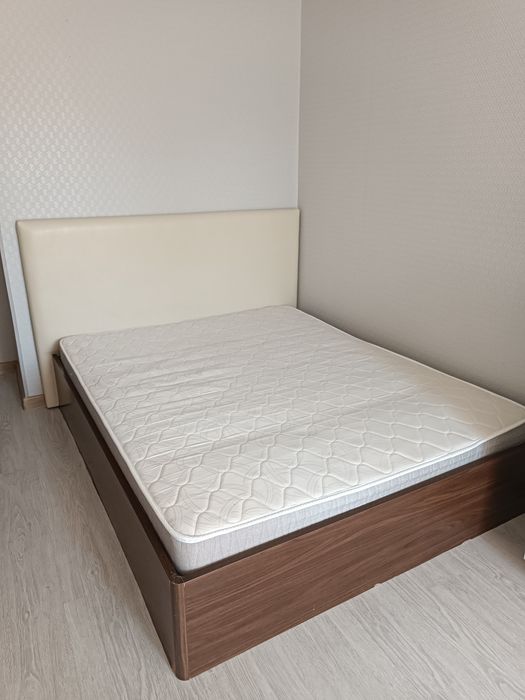 Продам двухспальную кровать