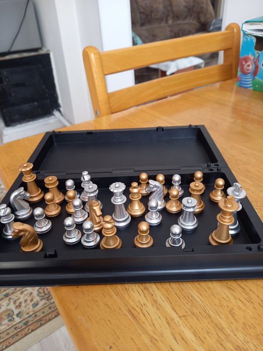 Продам шахматы+ домино