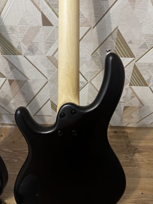 Гитара, бас гитара, барабанная установка, комбик