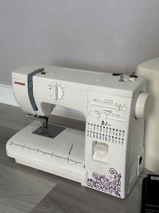 Швейная машинка Janome Q-23V